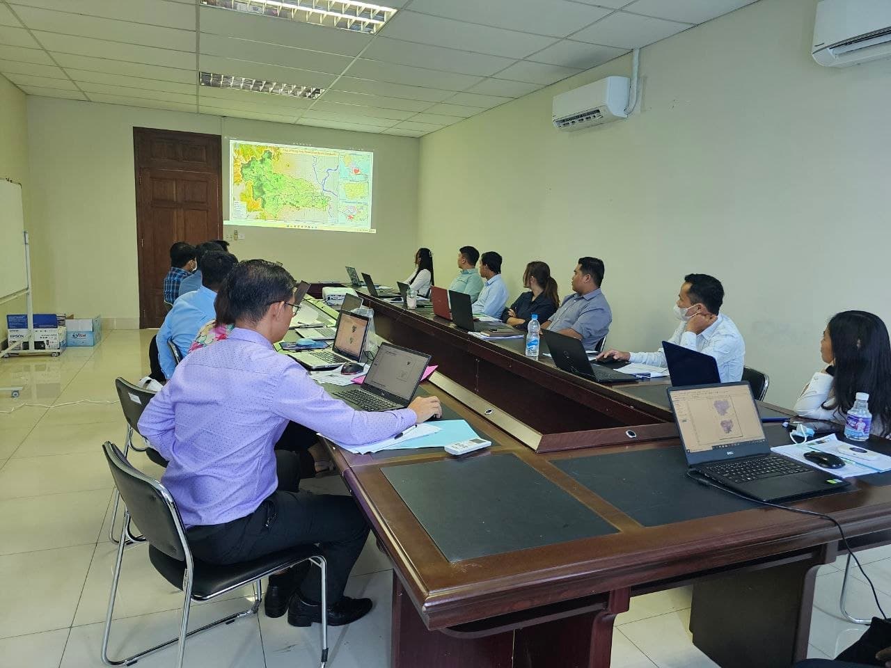 មូលដ្ឋានគ្រឹះ ArcGIS Pro សម្រាប់ការគ្រប់គ្រងទិន្នន័យ និងការបង្កើតផែនទី